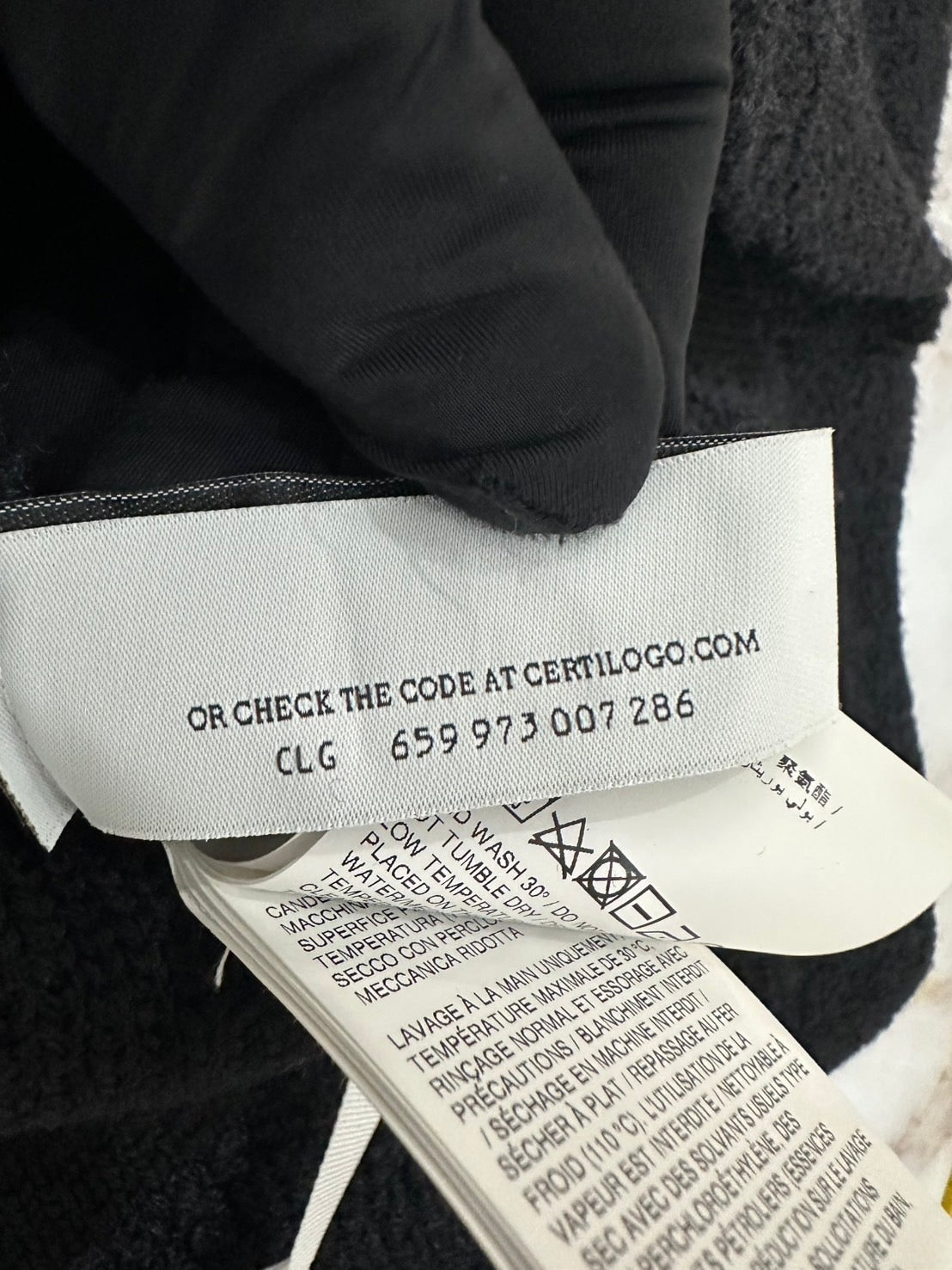 Off White オーバーサイズロング丈タートルネックニット