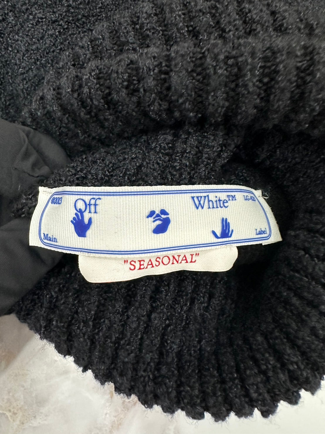 Off White オーバーサイズロング丈タートルネックニット