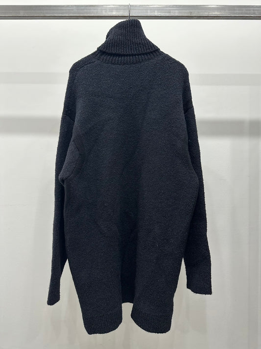 Off White オーバーサイズロング丈タートルネックニット