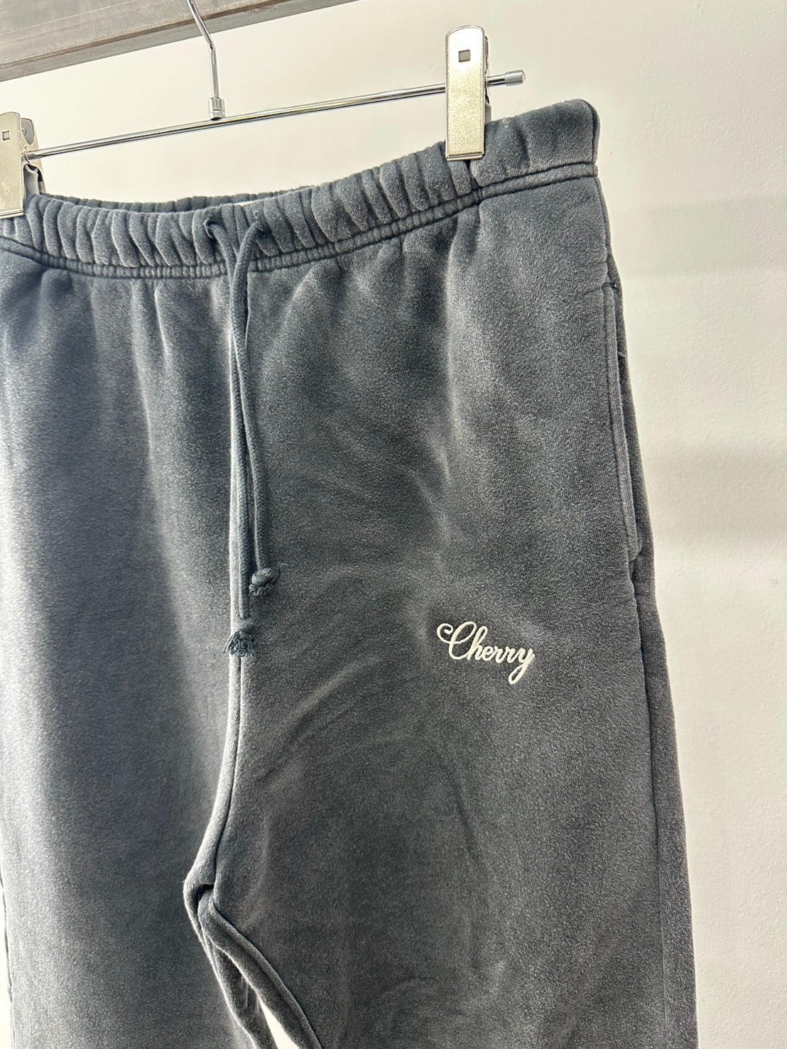 CHERRY LOS ANGELES ユーズド加工スウェットパンツ