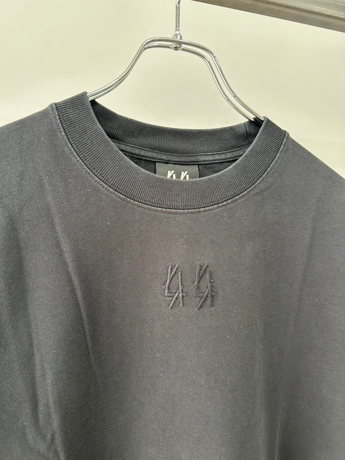 44 LABEL GROUP ロゴTシャツ