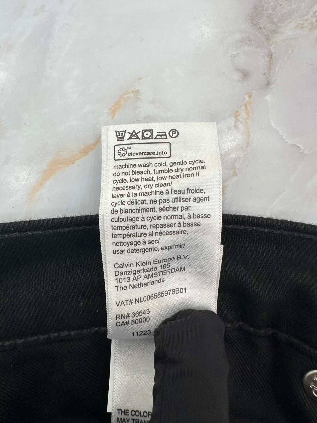 Calvin Klein スリムデニムパンツ