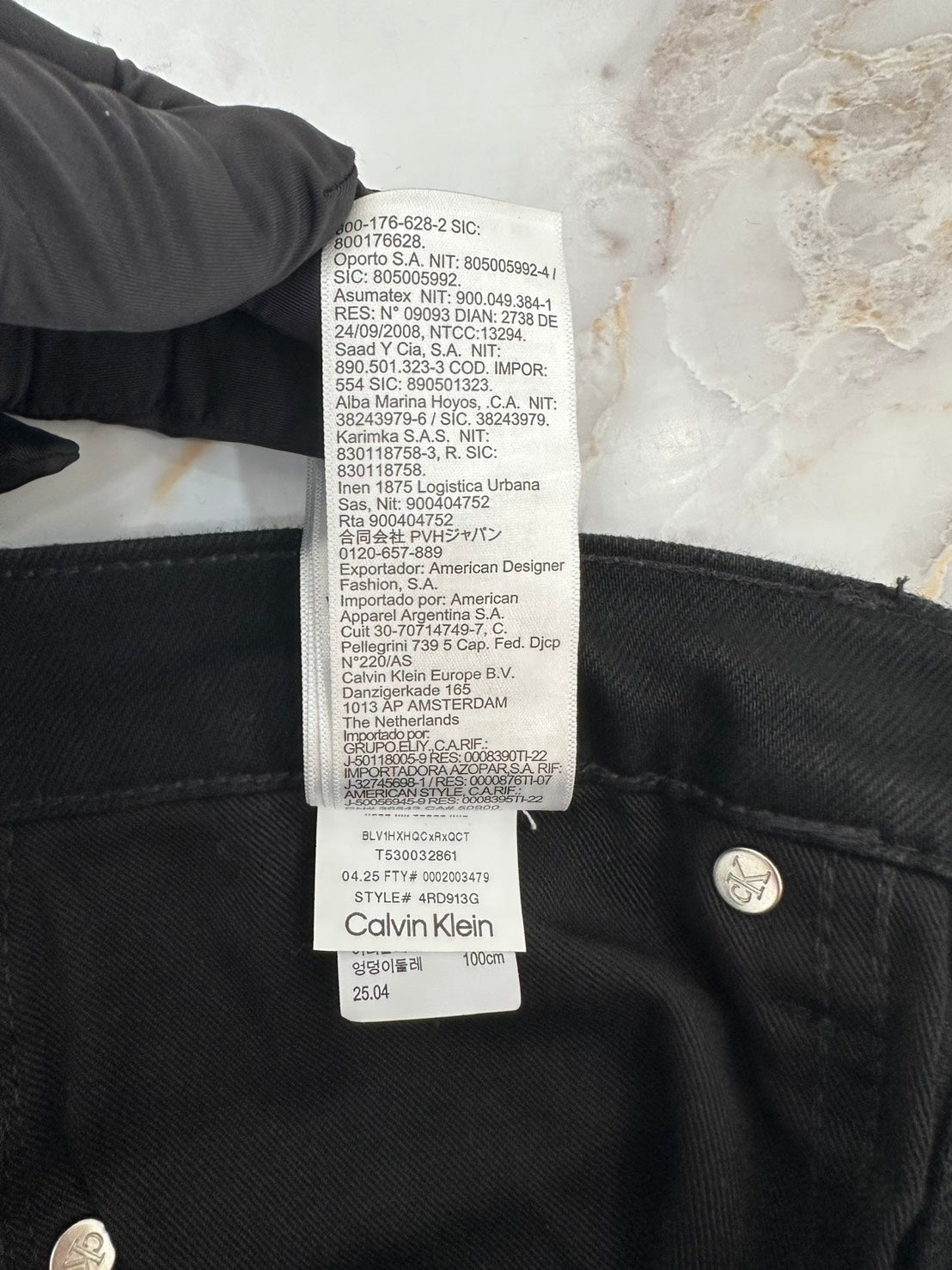 Calvin Klein スリムデニムパンツ