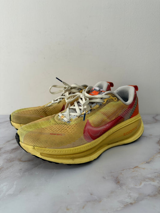 NIKE IH3576-999 Vomero 18 SE ボメロスニーカー