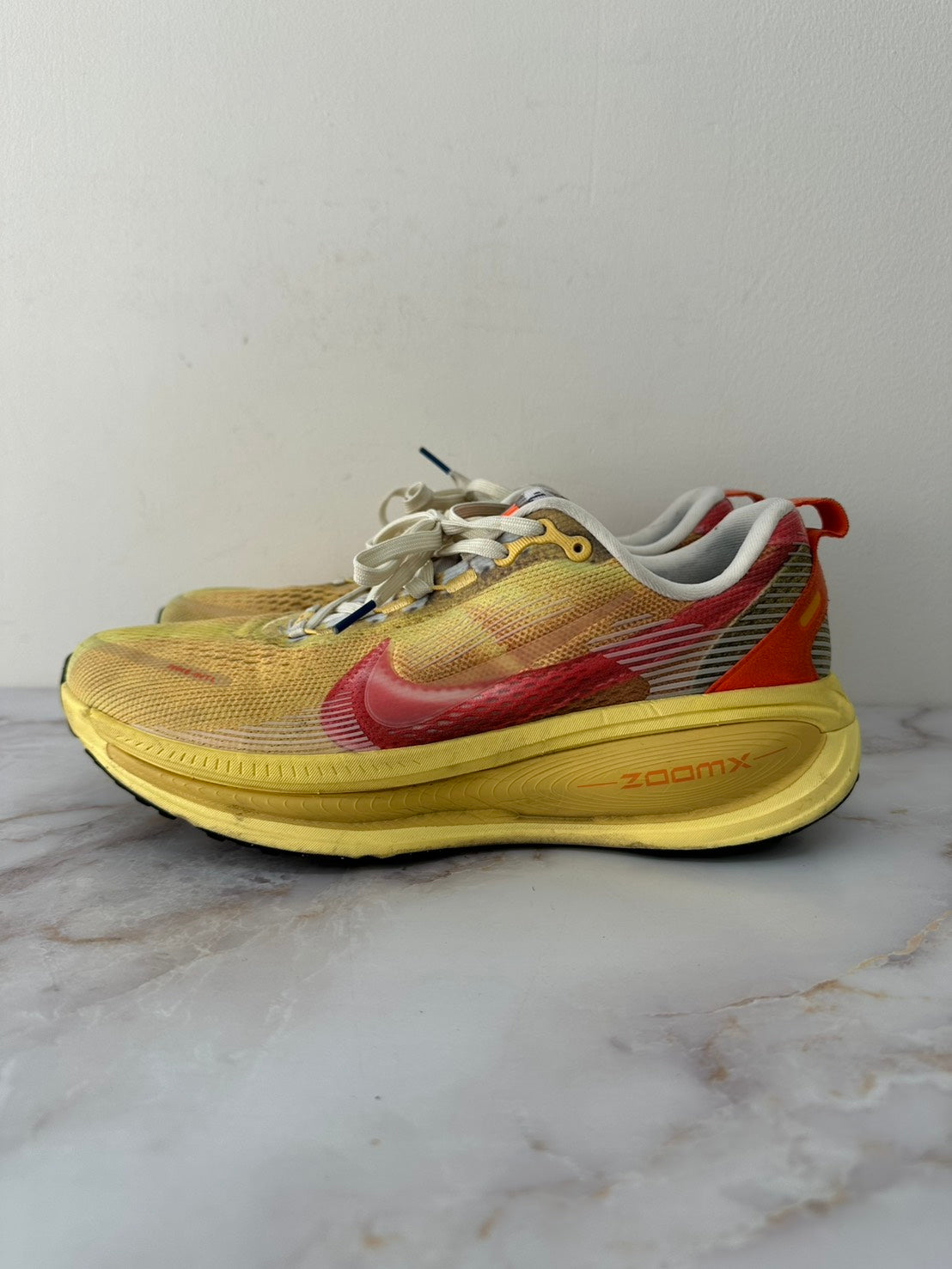 NIKE IH3576-999 Vomero 18 SE ボメロスニーカー