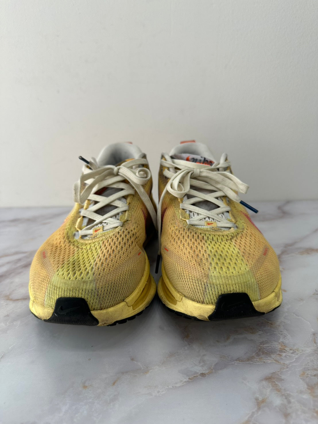 NIKE IH3576-999 Vomero 18 SE ボメロスニーカー
