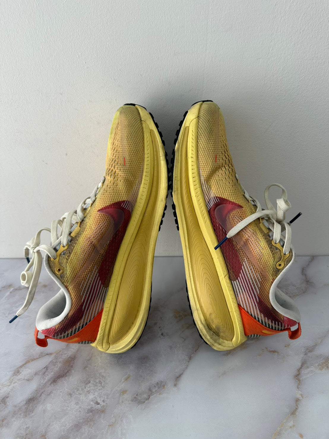 NIKE IH3576-999 Vomero 18 SE ボメロスニーカー