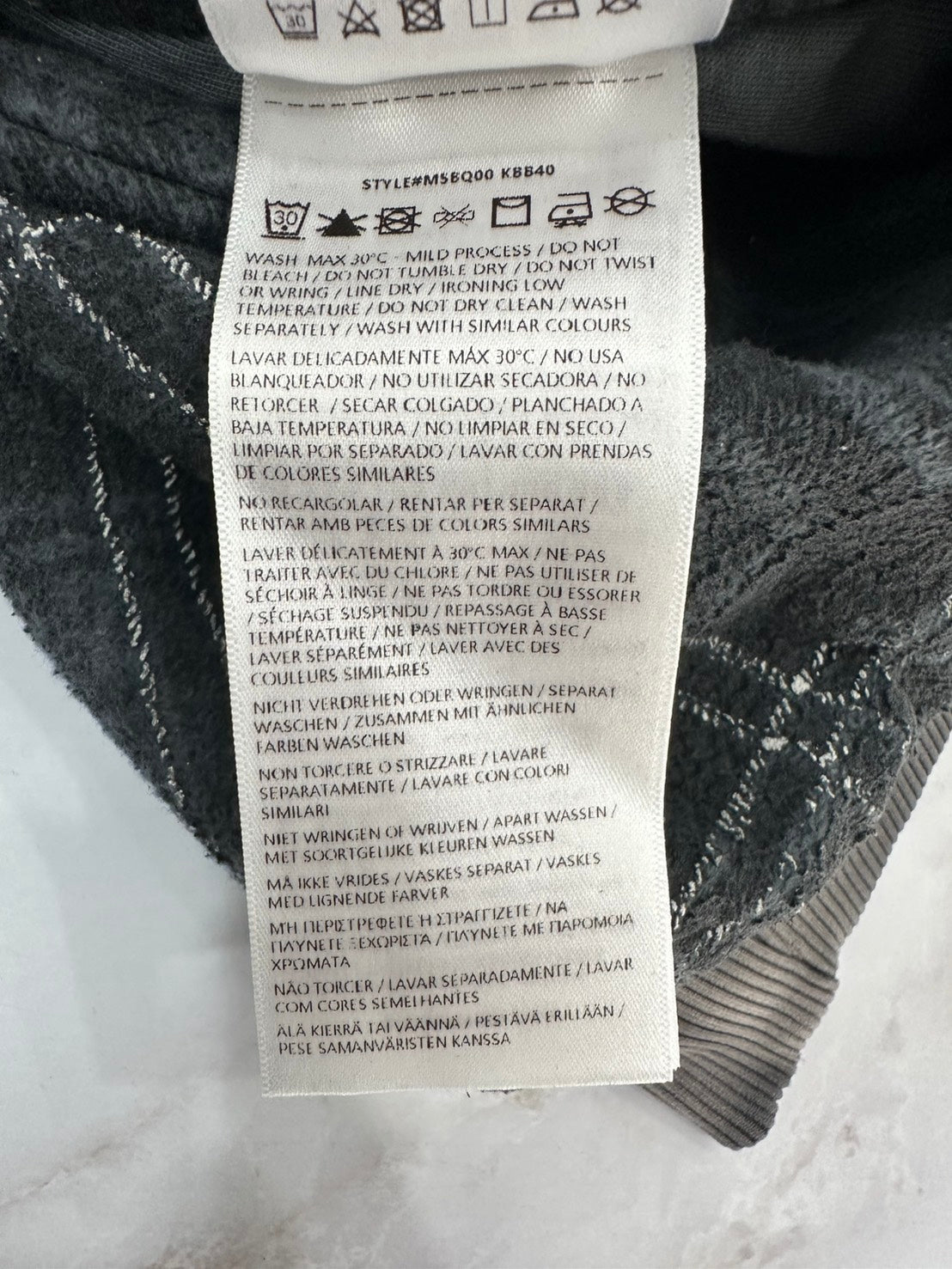 GUESS USA リバーシブル裏地チェックジップパーカー