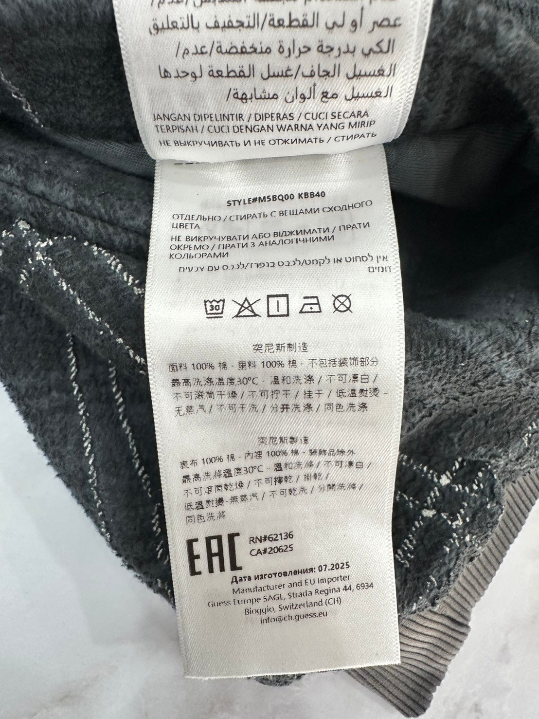 GUESS USA リバーシブル裏地チェックジップパーカー